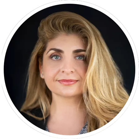 Andreea Headshot